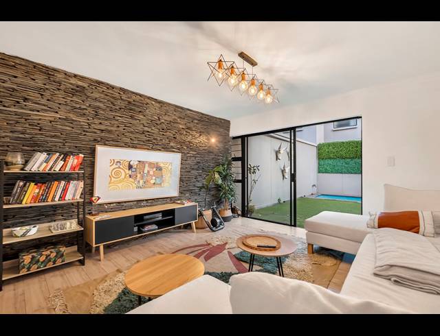 3 BEDROOM TOWNHOUSE FOR SALE IN DUNKELD WEST